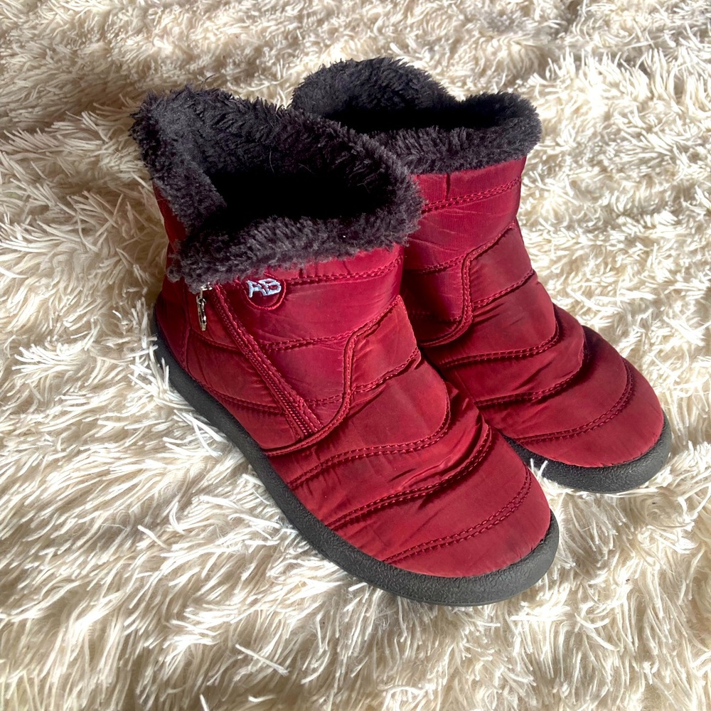 Fuzzy snow boots